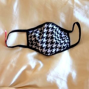 Brand new hounds tooth face mask with pocket for a filter.